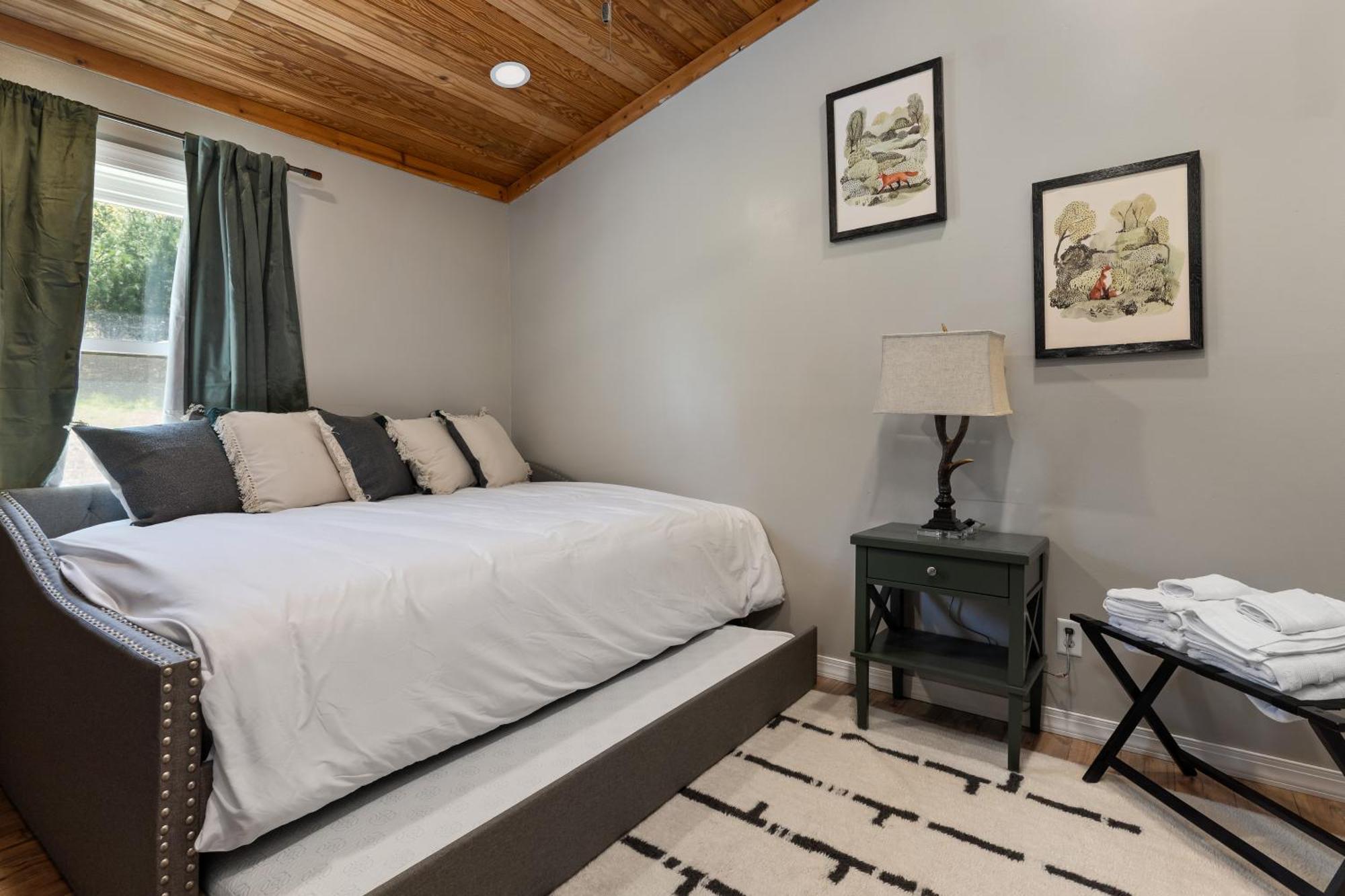 Spacious Cabin Near Hocking Hills And Caves With Hot Tub And Firepit Laurelville المظهر الخارجي الصورة