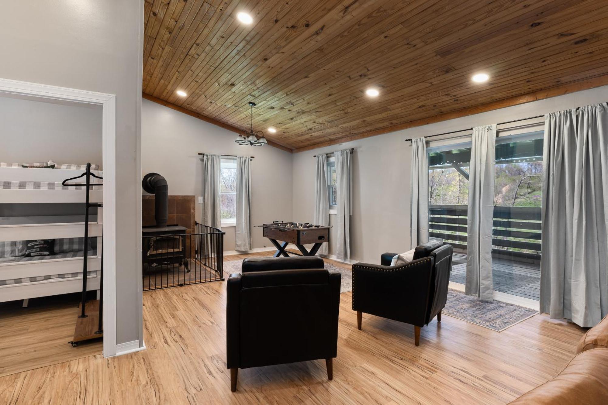 Spacious Cabin Near Hocking Hills And Caves With Hot Tub And Firepit Laurelville المظهر الخارجي الصورة