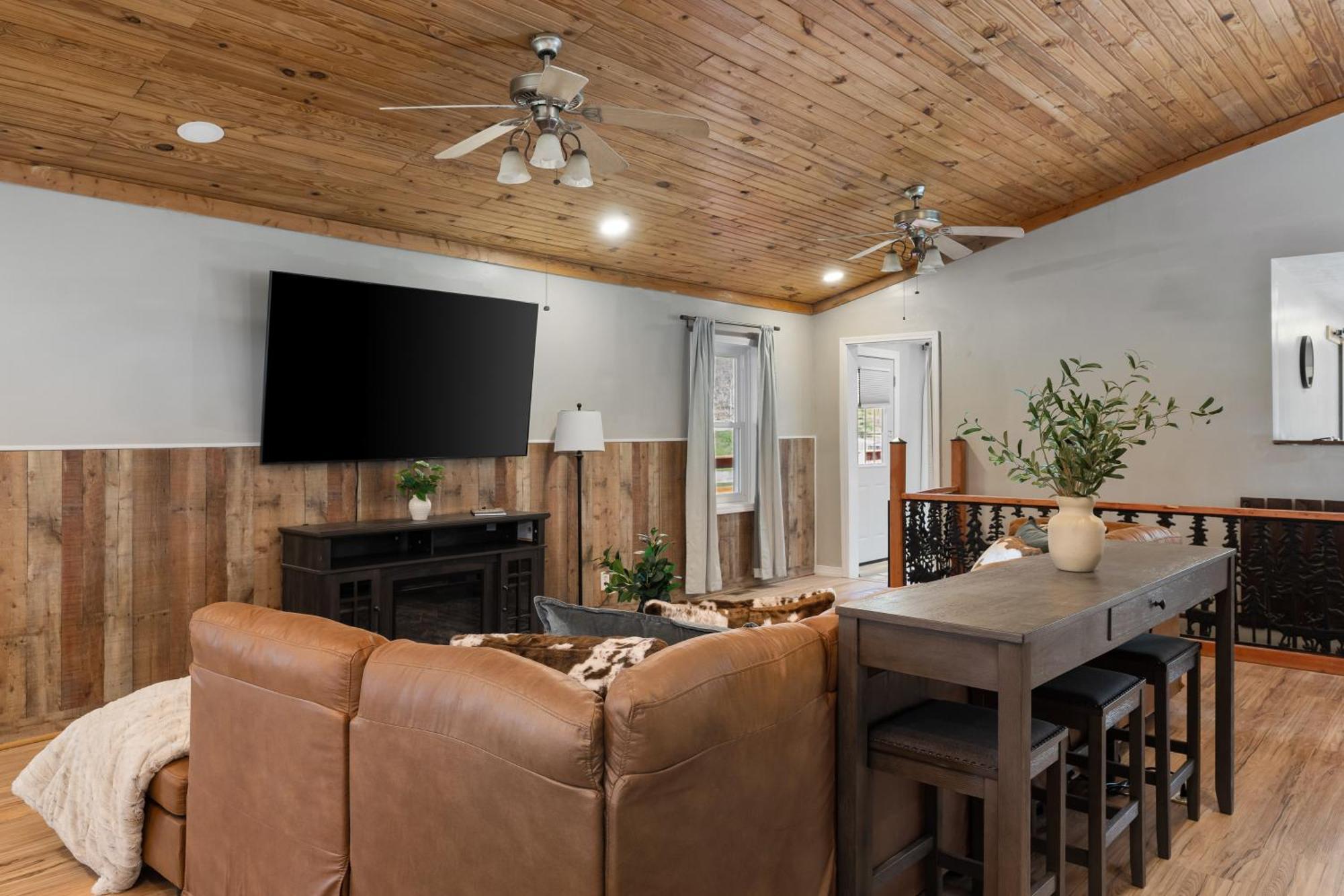 Spacious Cabin Near Hocking Hills And Caves With Hot Tub And Firepit Laurelville المظهر الخارجي الصورة