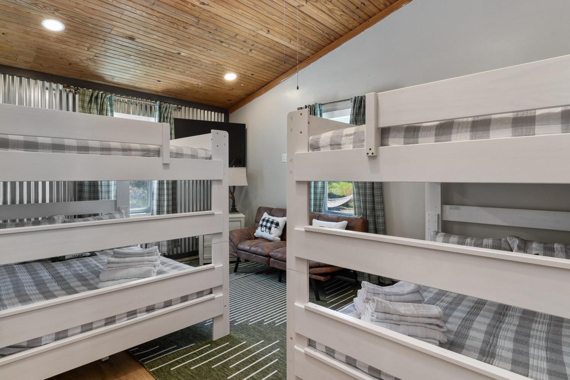 Spacious Cabin Near Hocking Hills And Caves With Hot Tub And Firepit Laurelville المظهر الخارجي الصورة