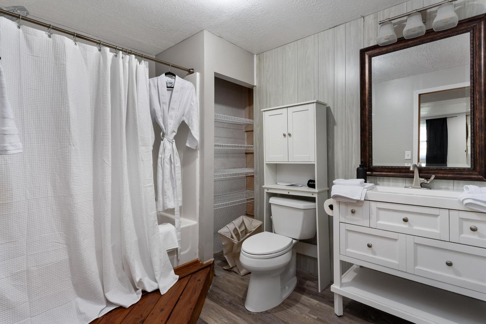 Spacious Cabin Near Hocking Hills And Caves With Hot Tub And Firepit Laurelville المظهر الخارجي الصورة