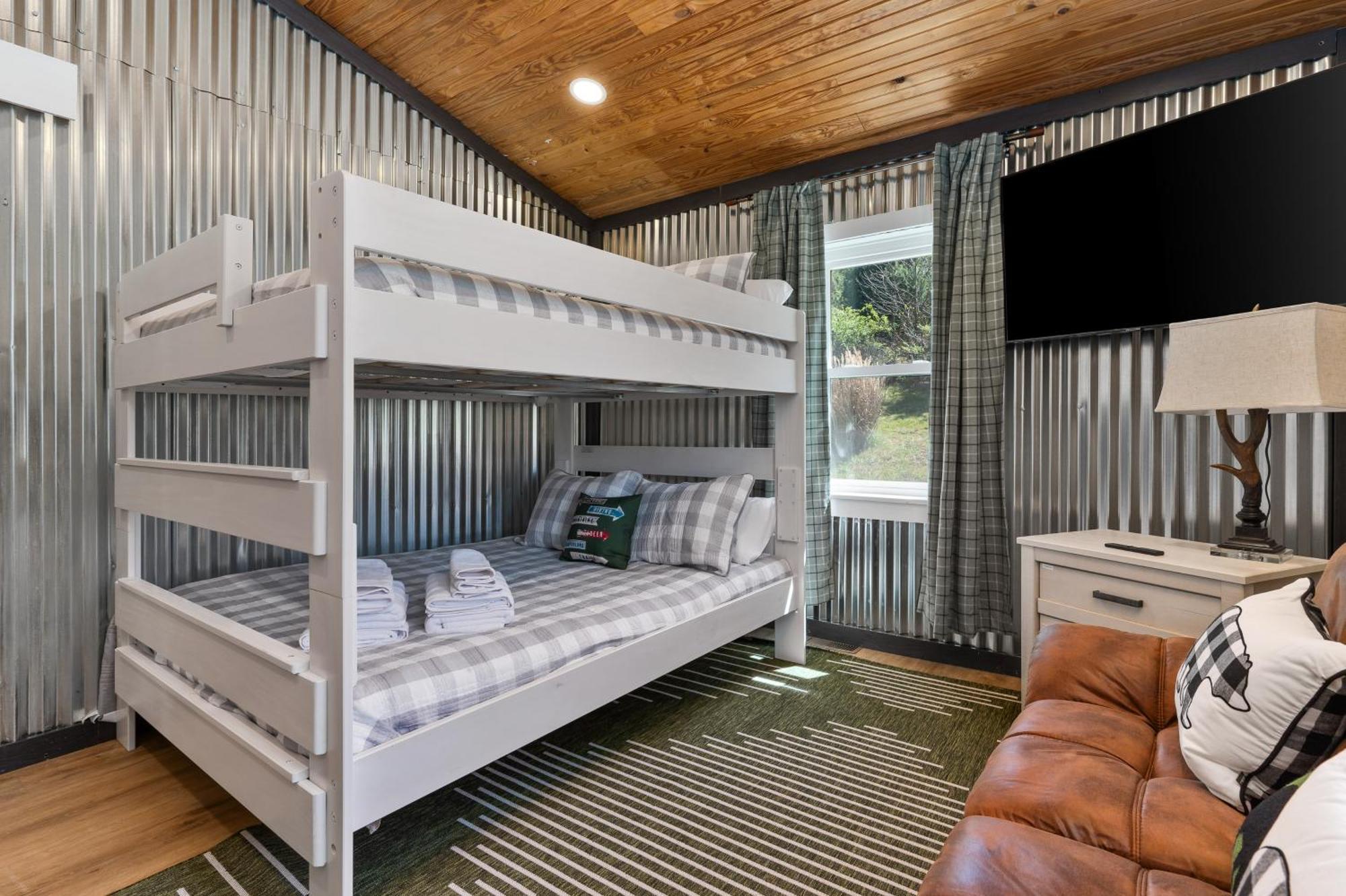 Spacious Cabin Near Hocking Hills And Caves With Hot Tub And Firepit Laurelville المظهر الخارجي الصورة