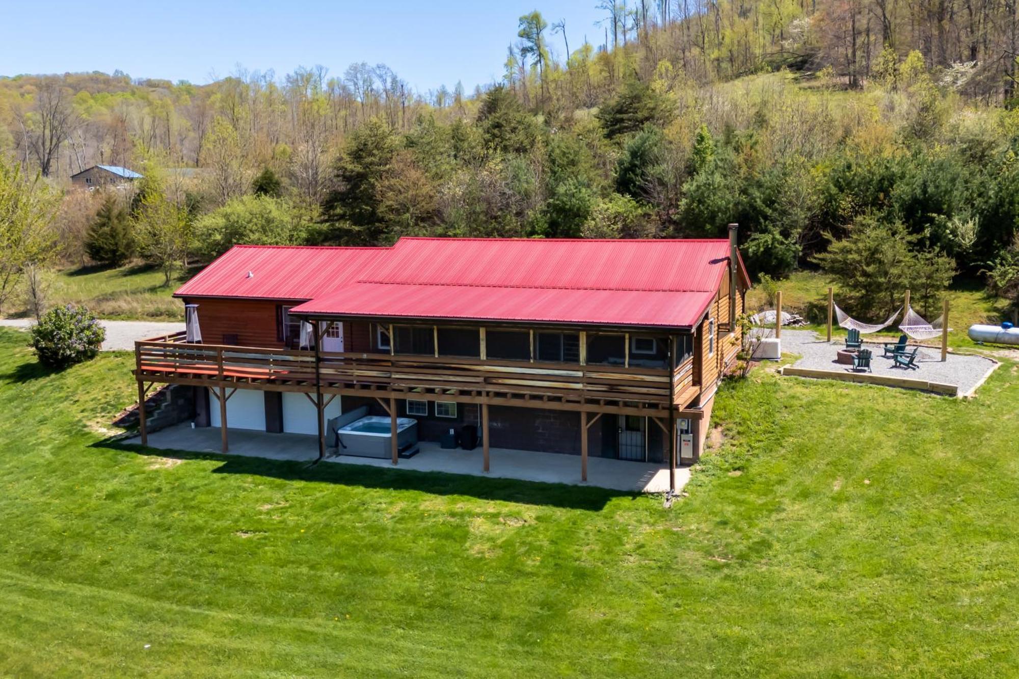 Spacious Cabin Near Hocking Hills And Caves With Hot Tub And Firepit Laurelville المظهر الخارجي الصورة