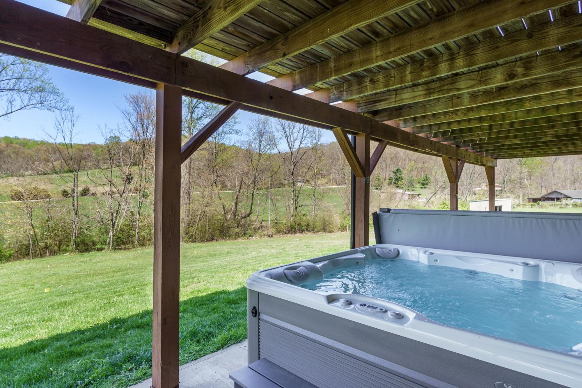 Spacious Cabin Near Hocking Hills And Caves With Hot Tub And Firepit Laurelville المظهر الخارجي الصورة